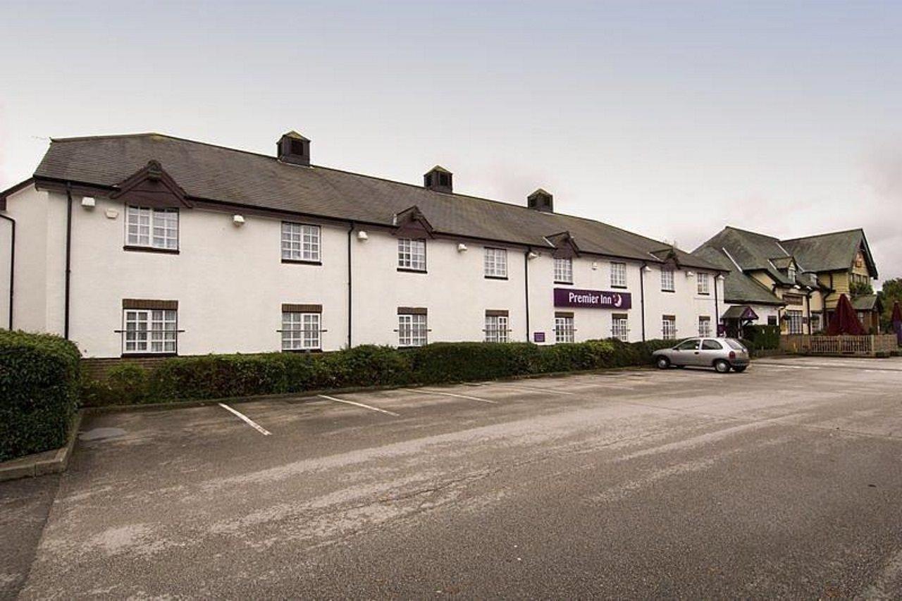 Premier Inn Premier Inn Wirral Greasby Екстериор снимка