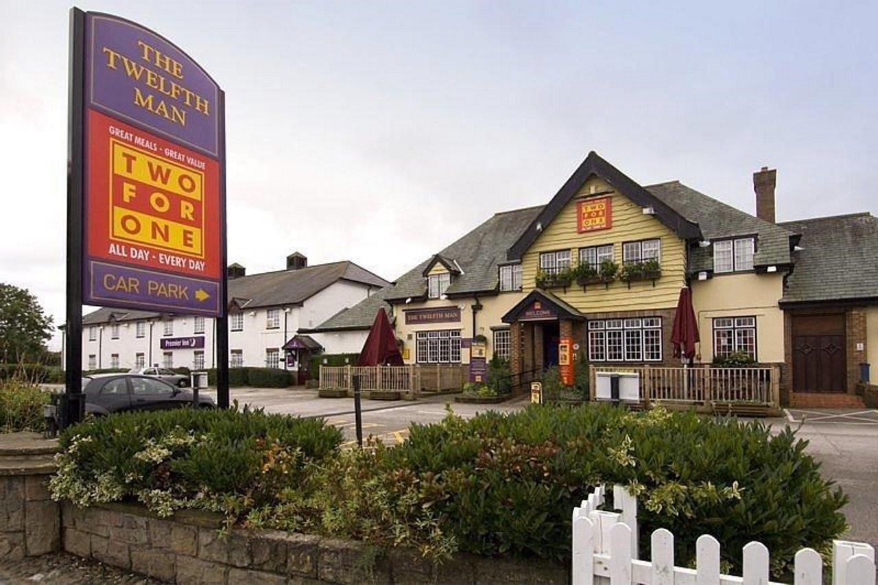 Premier Inn Premier Inn Wirral Greasby Екстериор снимка