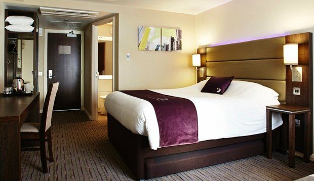 Premier Inn Premier Inn Wirral Greasby Екстериор снимка